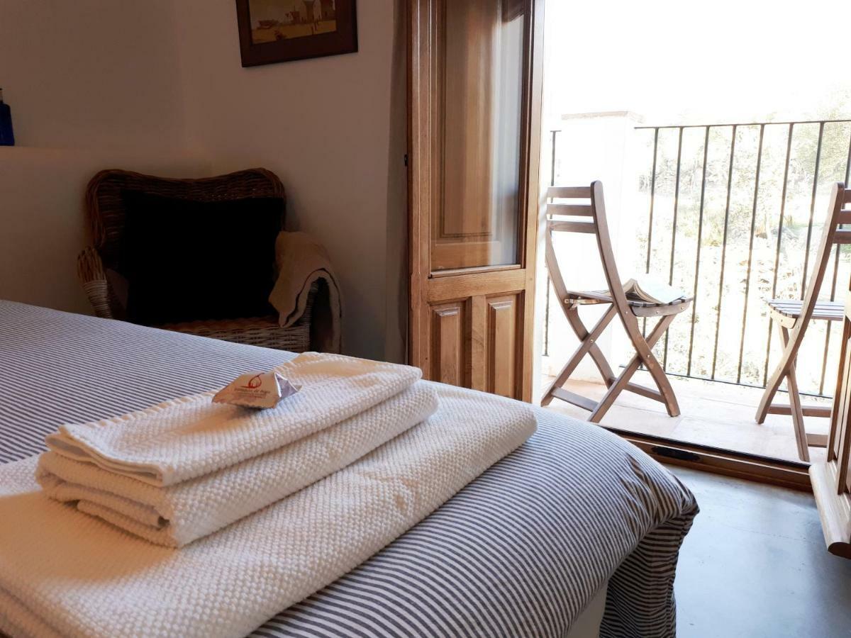 Flores Amarillas B&B Almoharin Exterior foto